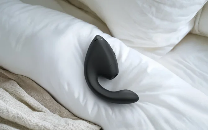 Womanizer Next Duo stimulátor klitorisu a vibrátor 2 v 1  - Black