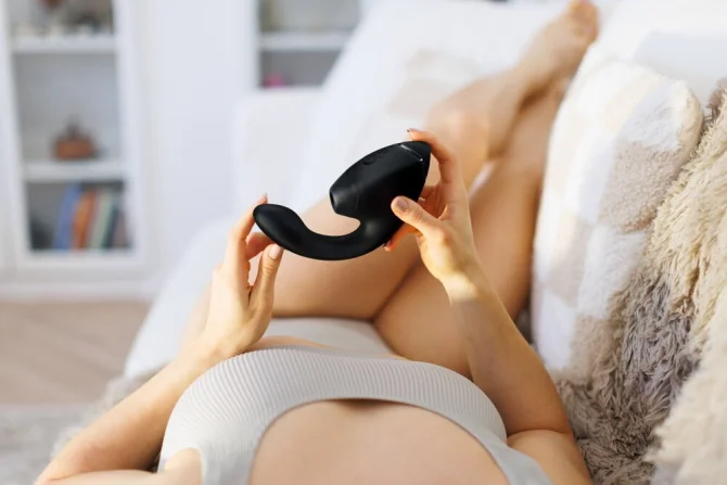 Womanizer Next Duo stimulátor klitorisu a vibrátor 2 v 1  - Black