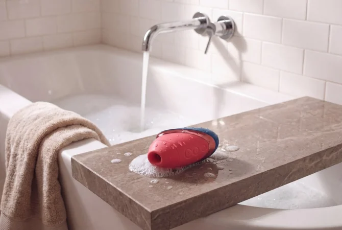Womanizer Next Liberty stimulátor klitorisu Blue/red