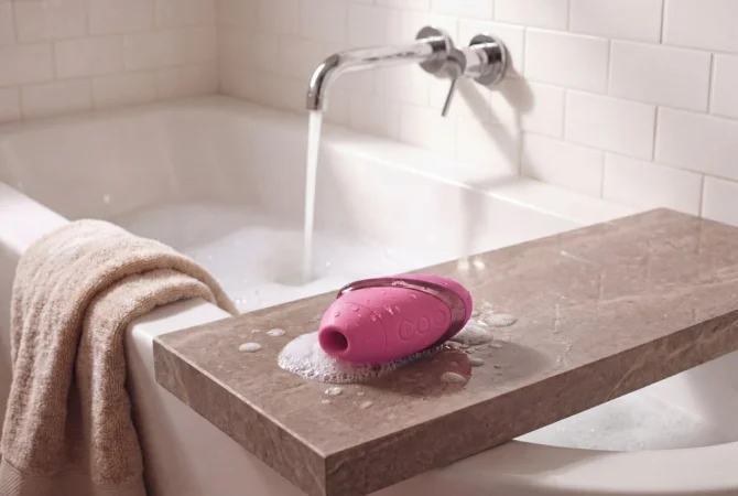 Womanizer Next Liberty stimulátor klitorisu Vibrant pink