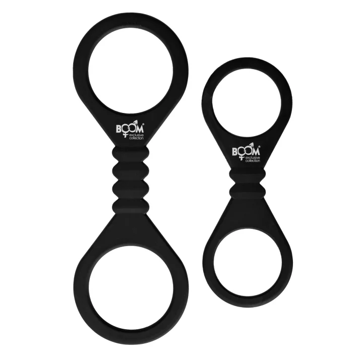 Čierne BOOM putá na ruky a nohy z mäkkého materiálu s logom, pružným spojom v strede a hladkým povrchom.